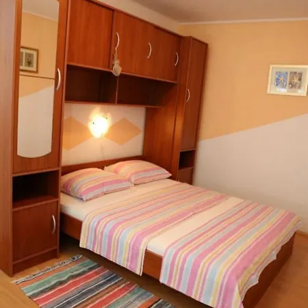 Zdenka - Cosy For 2-3 Person Apartment