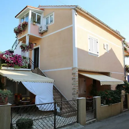 Apartment Zdenka - Cosy For 2-3 Person *